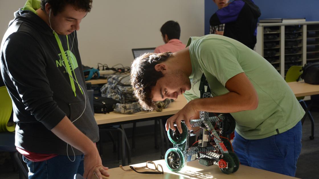 Foto de estudantes em colégio privado com residência nos EUA